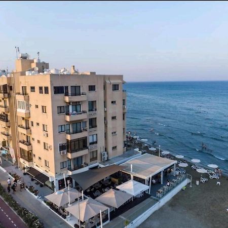 Bettys 1Br Seafront Apt لارنكا المظهر الخارجي الصورة
