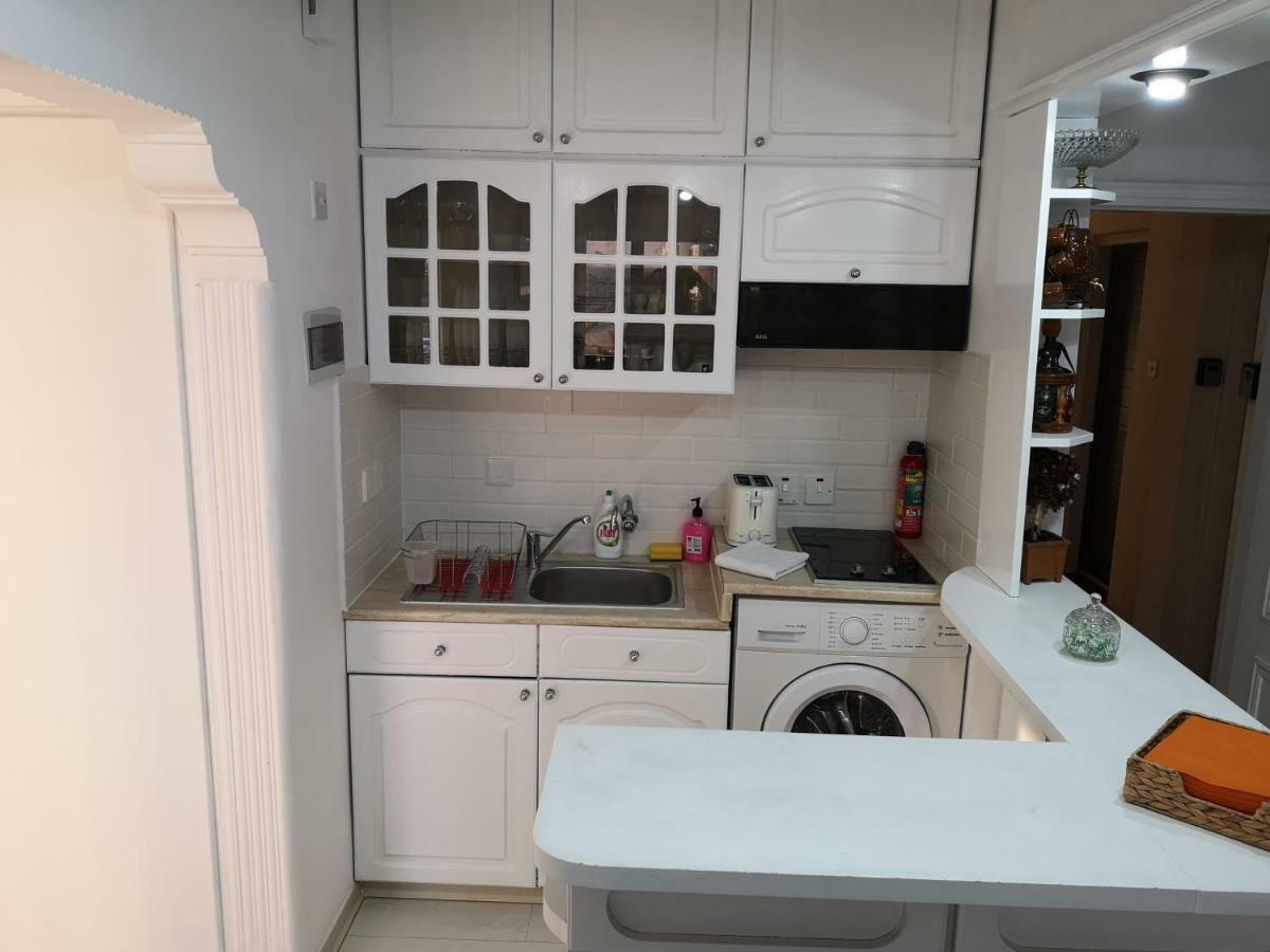 Bettys 1Br Seafront Apt لارنكا المظهر الخارجي الصورة