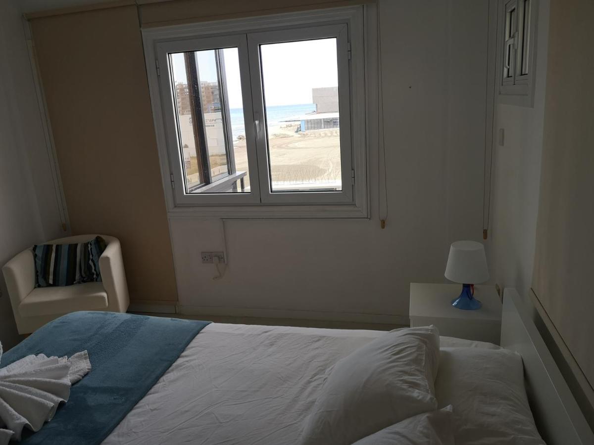 Bettys 1Br Seafront Apt لارنكا المظهر الخارجي الصورة