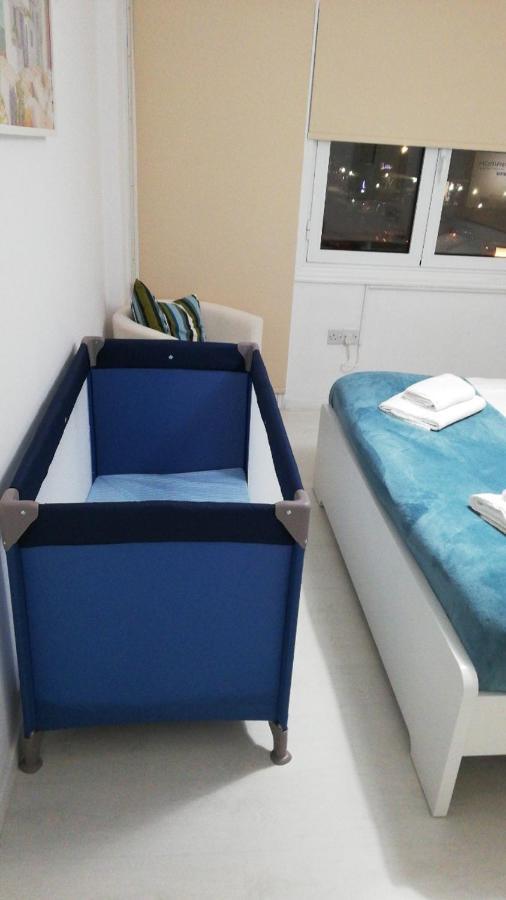Bettys 1Br Seafront Apt لارنكا المظهر الخارجي الصورة